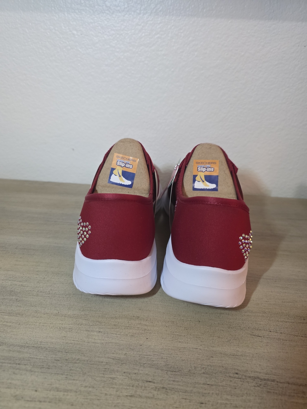 Skechers Womens Slip-Ins Athletic Shoe Red Size 6 NWT Heart - Picture 5 of 6